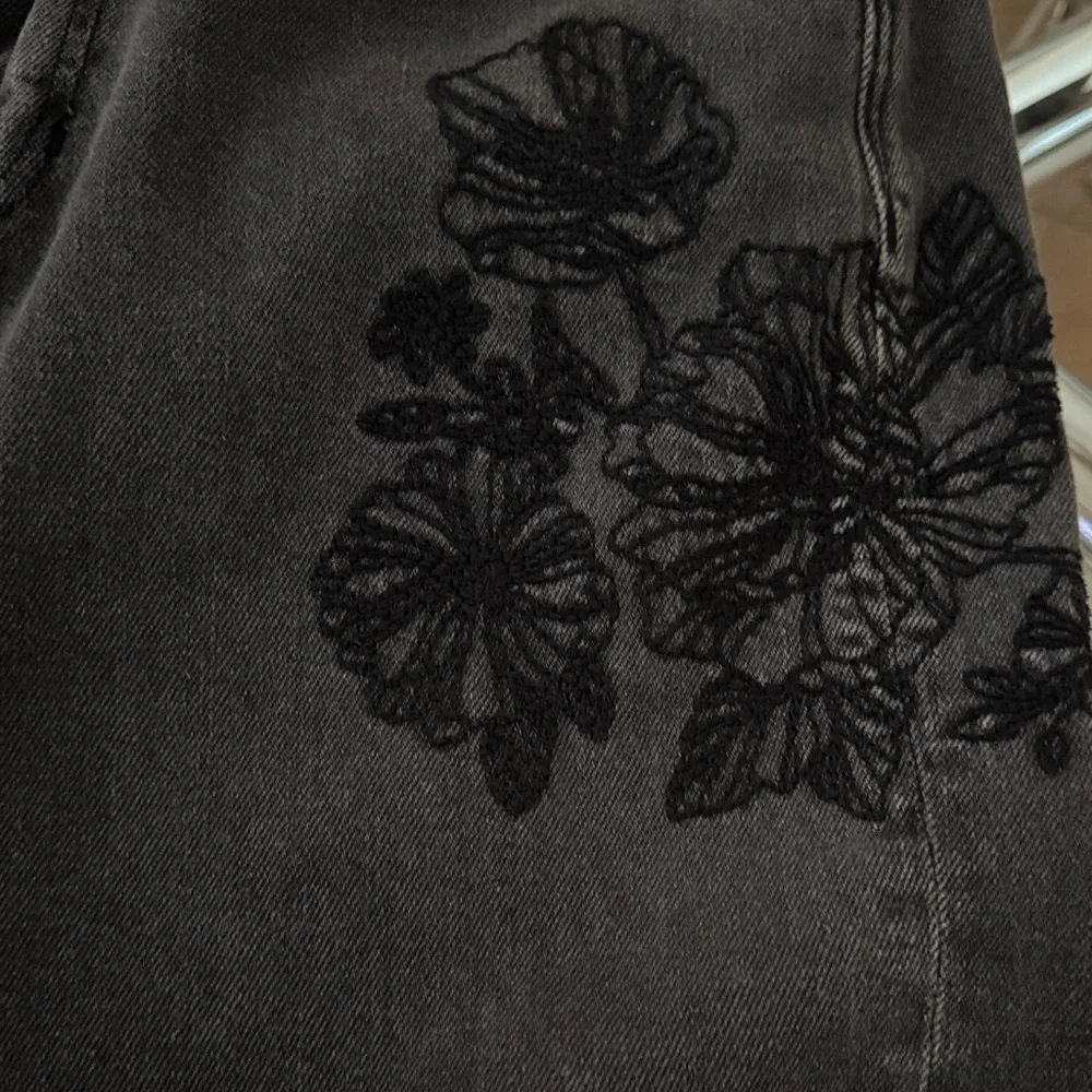 American Eagle Outfitters Charcoal Jeans with Black Floral Pattern - Picture 12 of 12